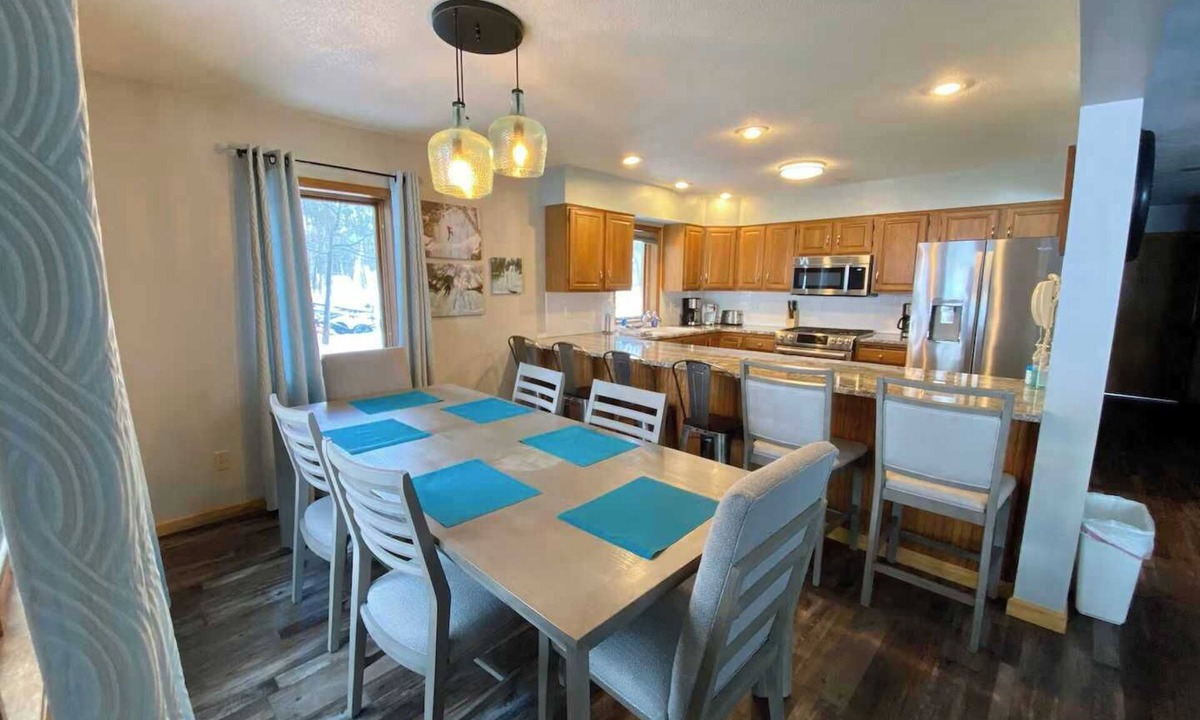 Au Train House | Large 5 bedroom Lodge on the Beach at Northwoods Resort