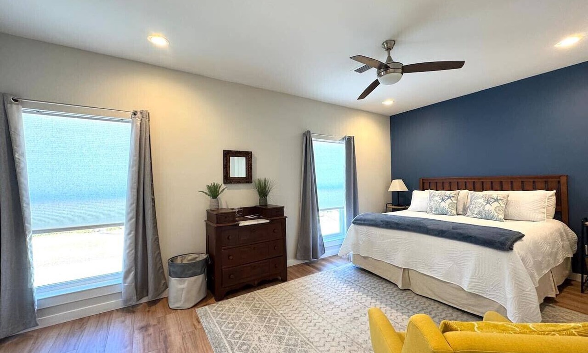 Gulf Breeze House | Laurel Breeze Cozy 2BR 2BA | Affordable & Pet Friendly