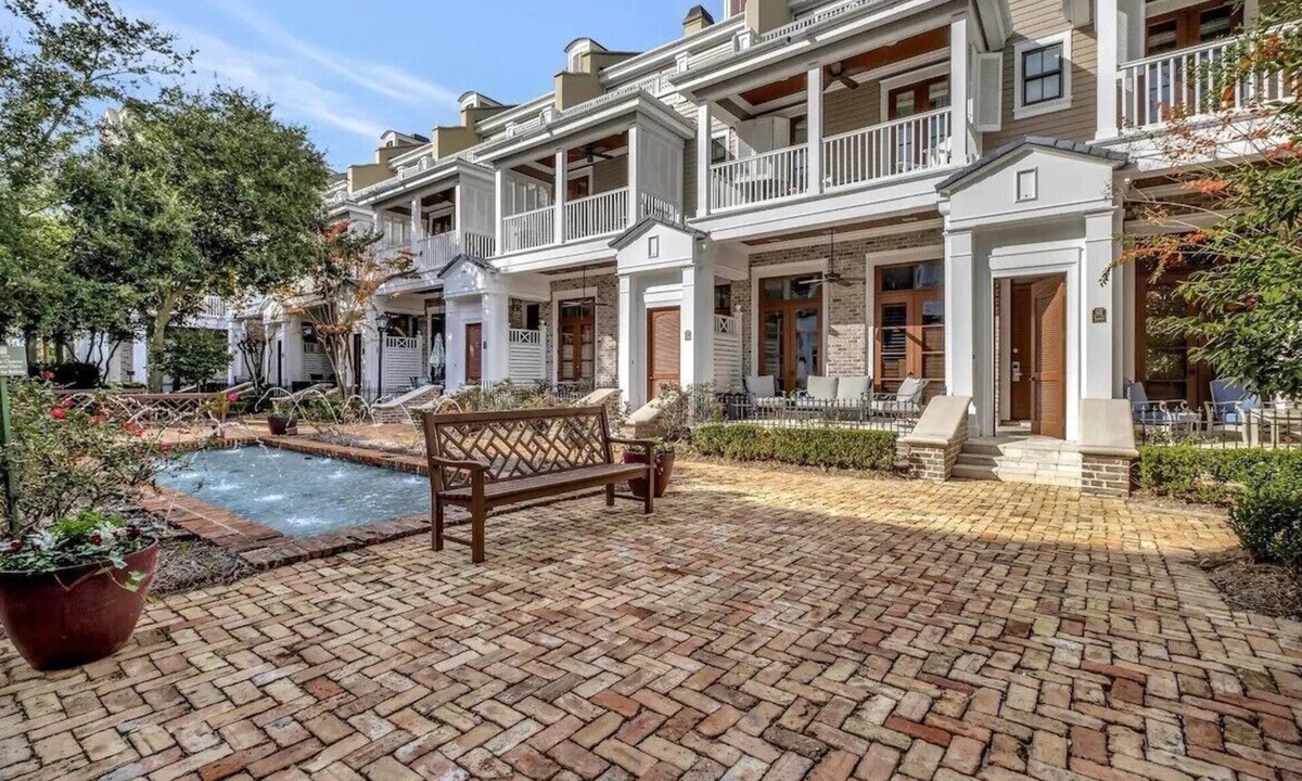 Baytowne Wharf House | Lavish Le Jardin Townhome in Baytowne Wharf- Pet Friendly!