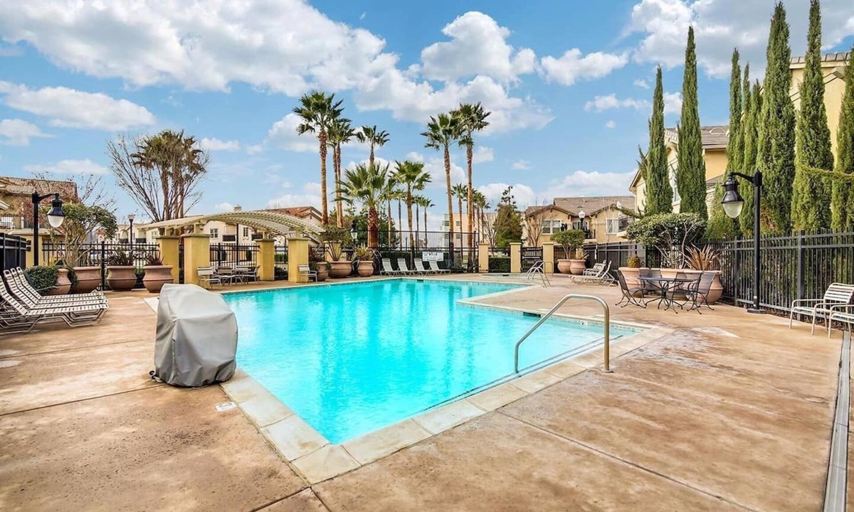 North Natomas House | LePark YELLOW with Pool & Spa Next to Downtown Golden One Airport
