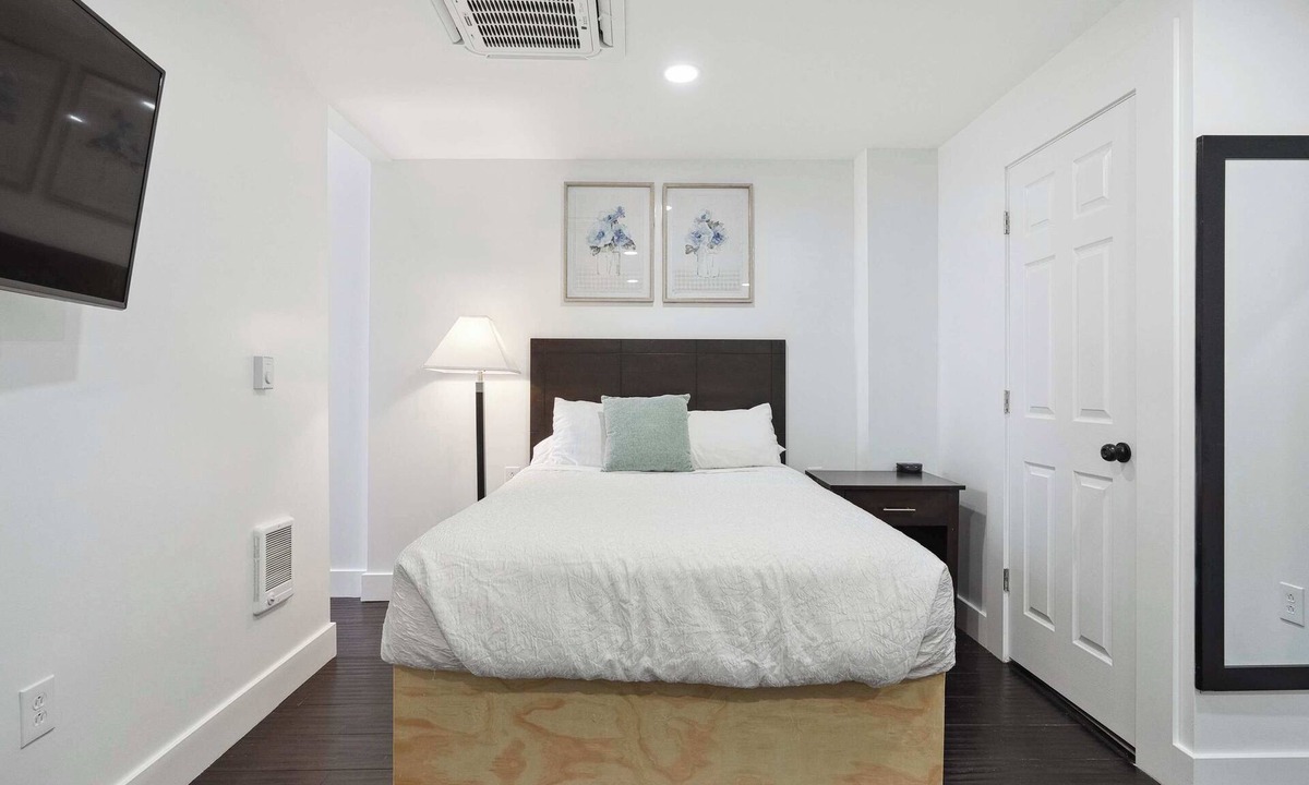 West Philadelphia Apartment | Lodgyy - Comfy Double-bed Suite