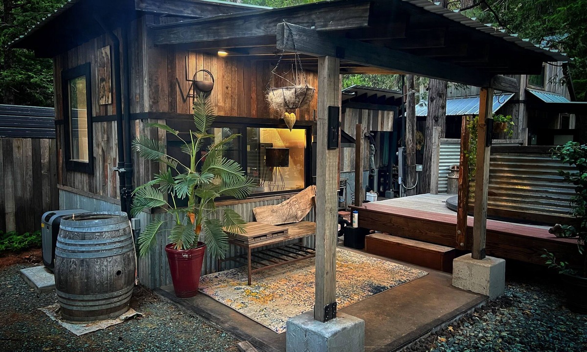 Glencoe Cabin | Lovely 1-bedroom cabin in Pioneer plus camping and Rv Sites w/10 person hot tub