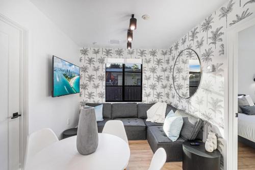 East Little Havana Apartment | Lux Retreat By Renzzi