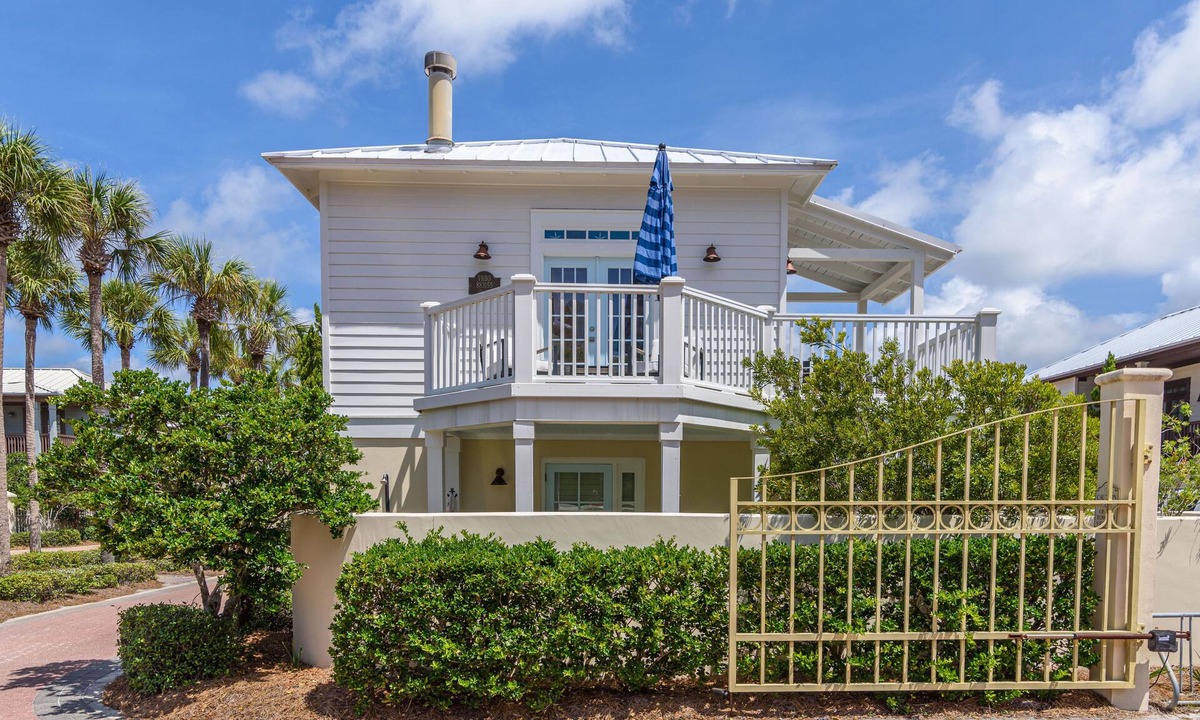 Rosemary Beach House | Luxe gulf side living between Rosemary & Alys - walk to beach & oceanfront pool