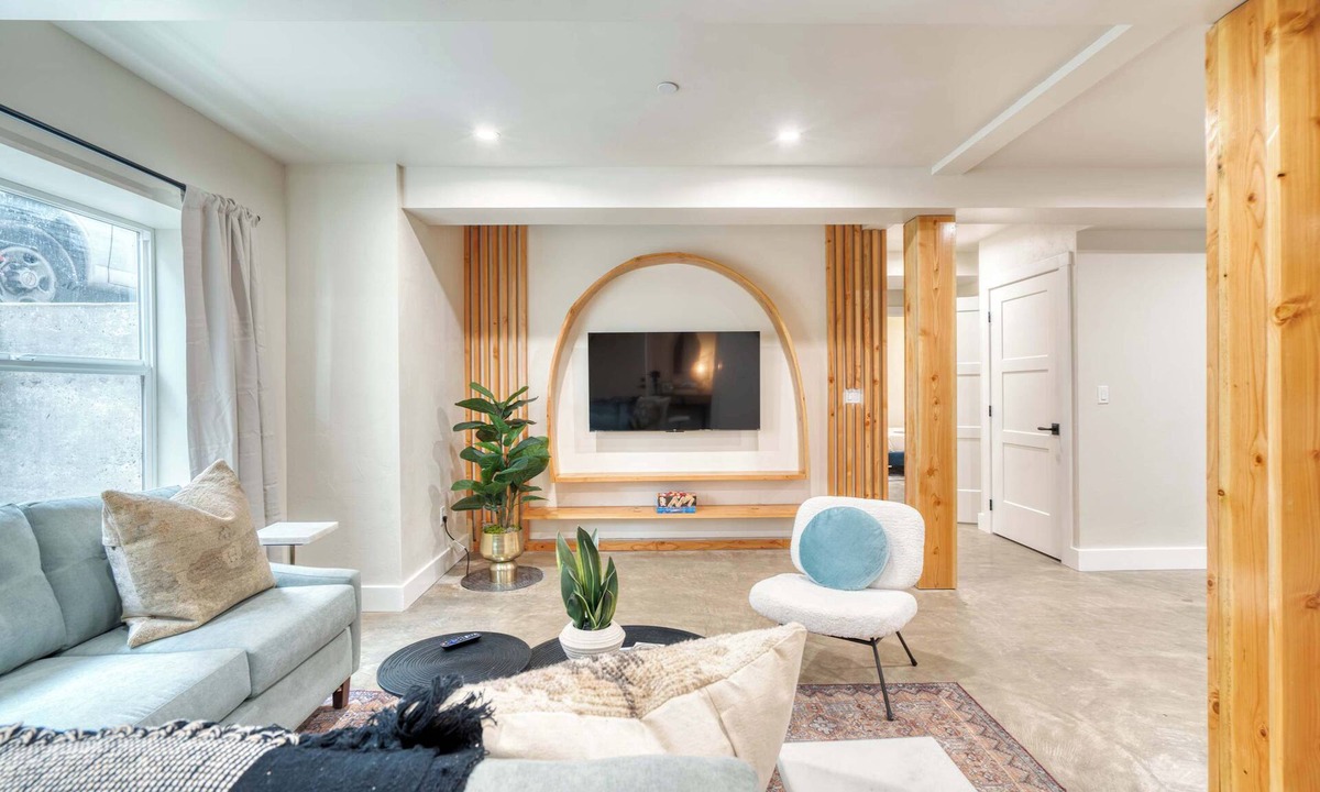 Mississippi District Apartment | Luxury 2BR Mississippi Home - 95 WalkScore