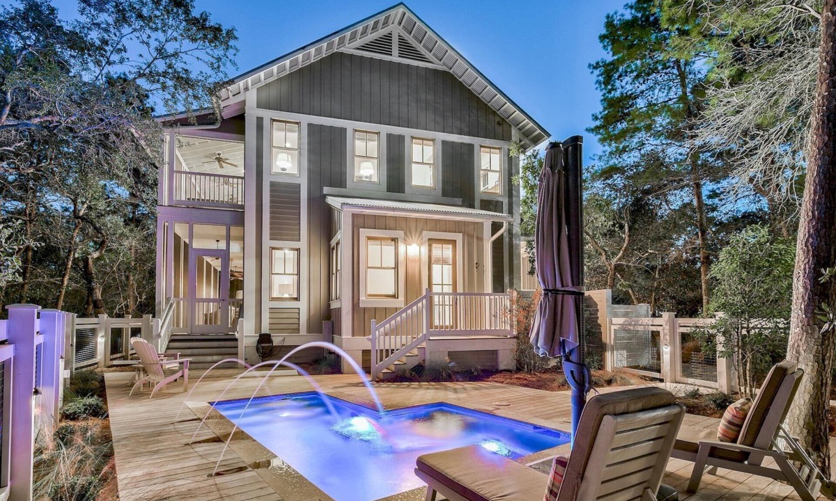Cottage District House | Luxury Cottage with Pool and Ping Pong
