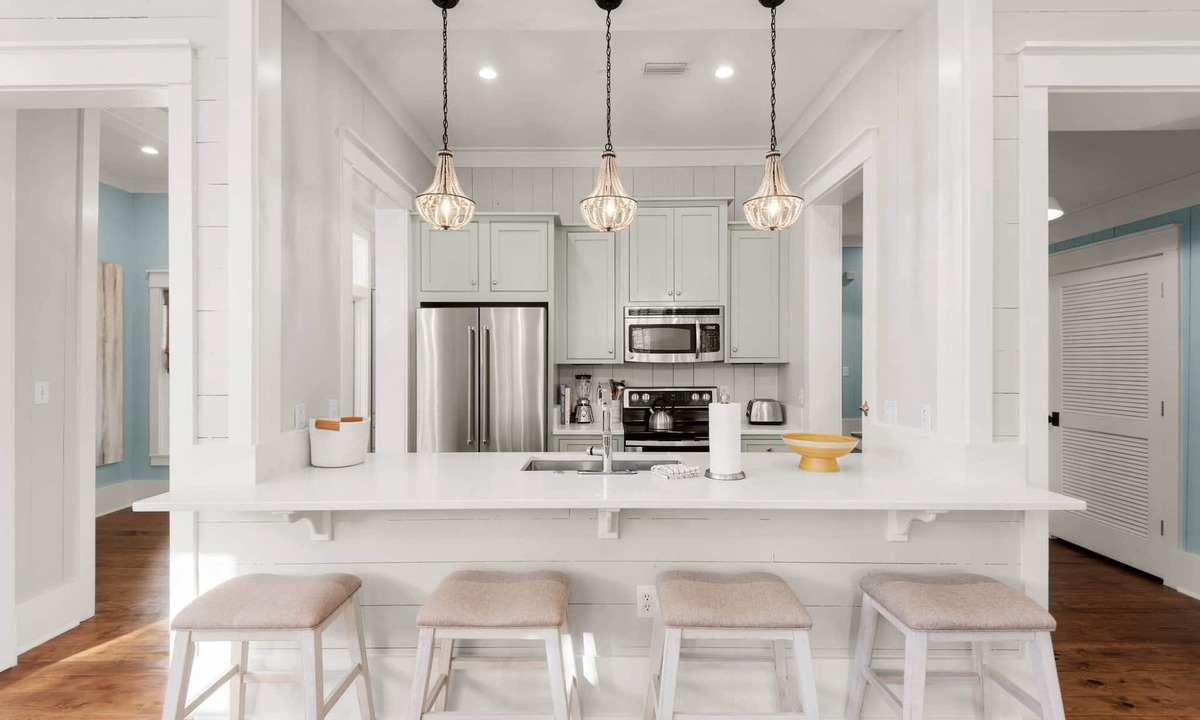 Watercolor House | Luxury Living Along 30A-6 Seater Golf Cart/6 bikes! Next to Waterpark & Beach