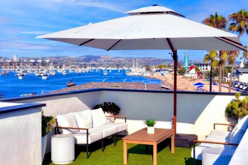 West Newport House | Luxury Ocean-View Rooftop | Steps to Beach | A/C