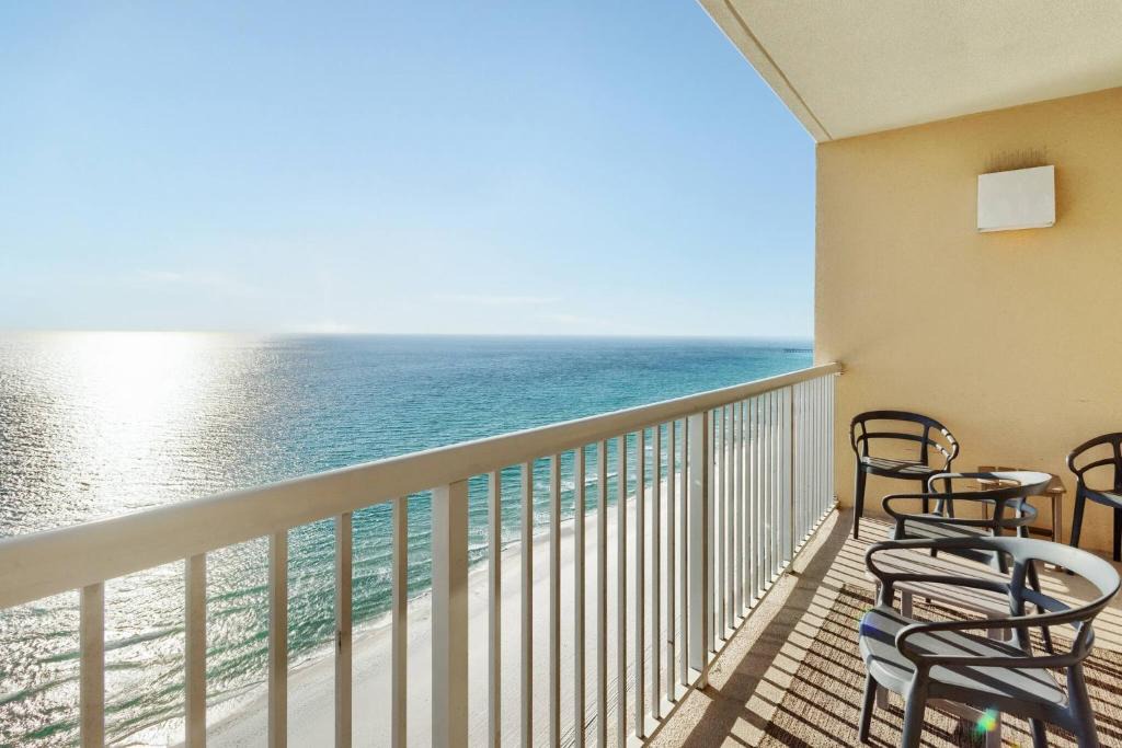 Long Beach Apartment | Majestic Beach Resort 2010 Beach Front Sleeps 7