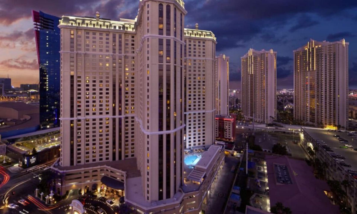 Las Vegas Villa | Marriott Grand Chateau Rooftop Bar FREE VALET PARKING NO RESORT FEES SLEEPS 8-10
