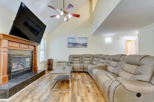 Mary Esther House | Mary Esther Home with Private Pool & Fireplace!