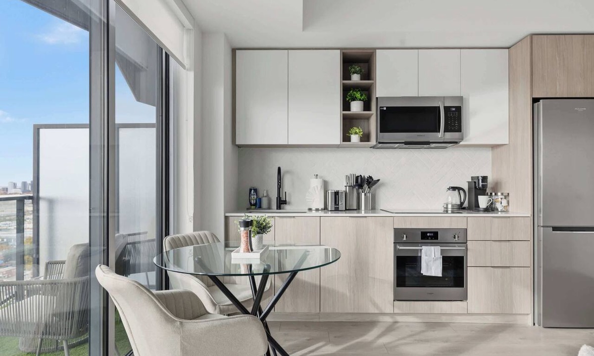 The Queensway Apartment | Modern Queensway Studio | Fast Transit Access