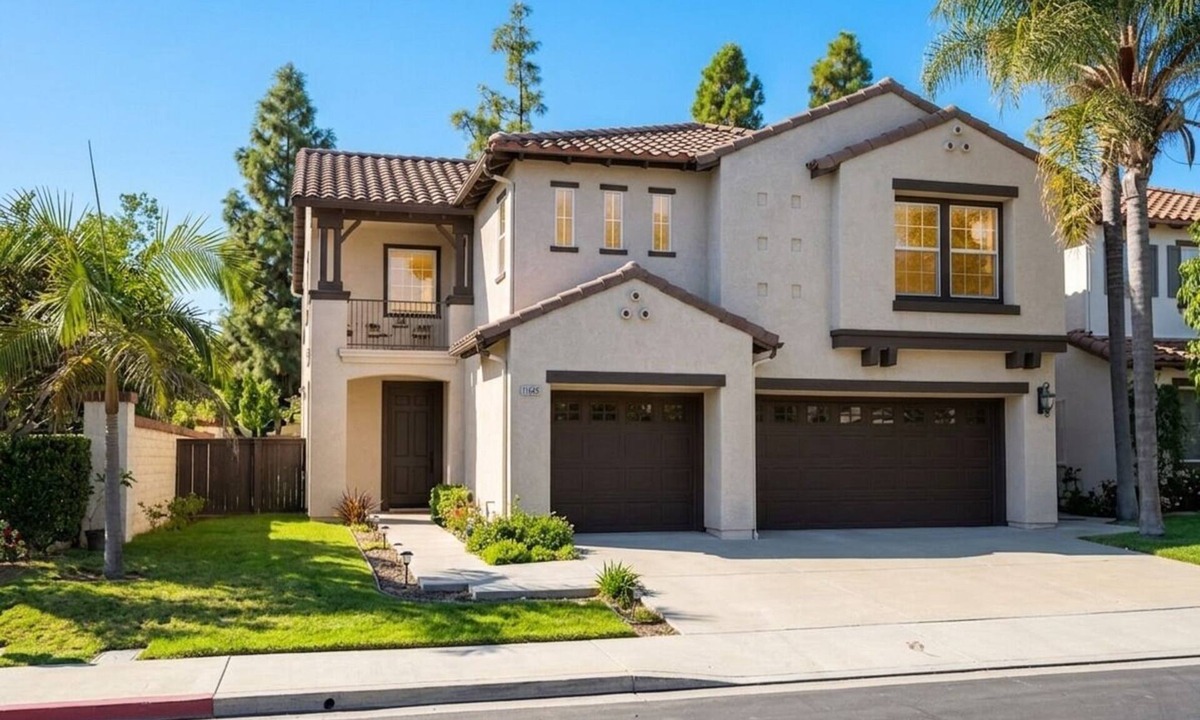 Tustin House | Modern Tustin Home Tesla Universal EV 30+ Days