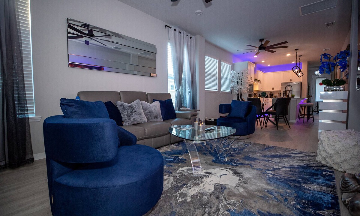 Colonialtown South House | Modern Zen + Downtown Orlando +Hot Tub + Grill + Movie Room + Patio + Aquarium