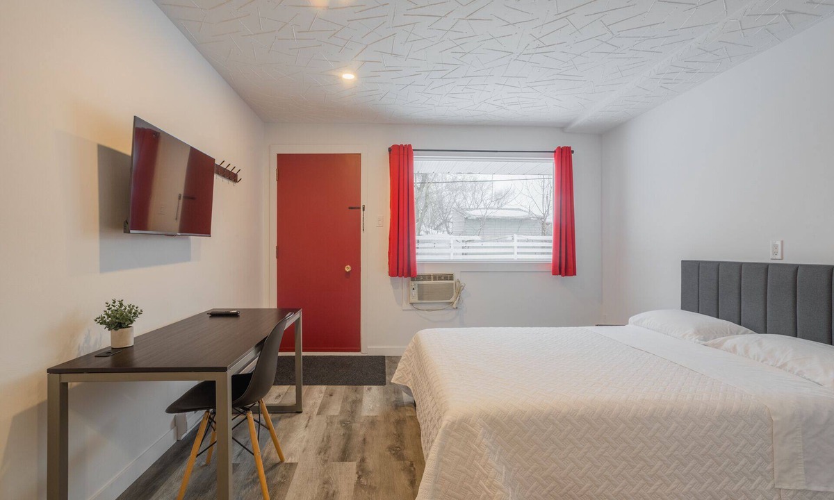 Brossard Hotel | Motel Champlain