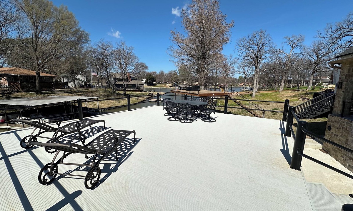 Tool House | New Lake Paradise! 4 bdrm 3.5 ba house w/lift, deck, grill, sauna, smart, media