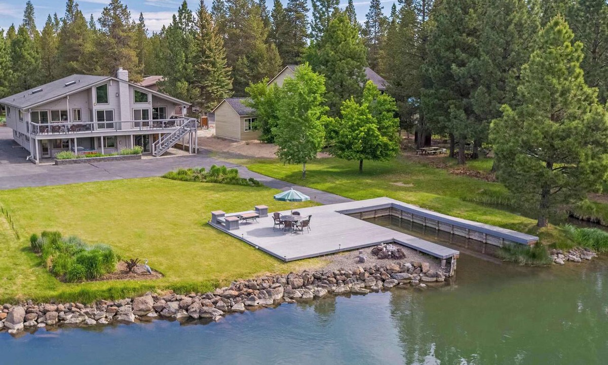 Three Rivers House | NEW LISTING| Riverfront Retreat | Peaceful Luxury on the Deschutes River