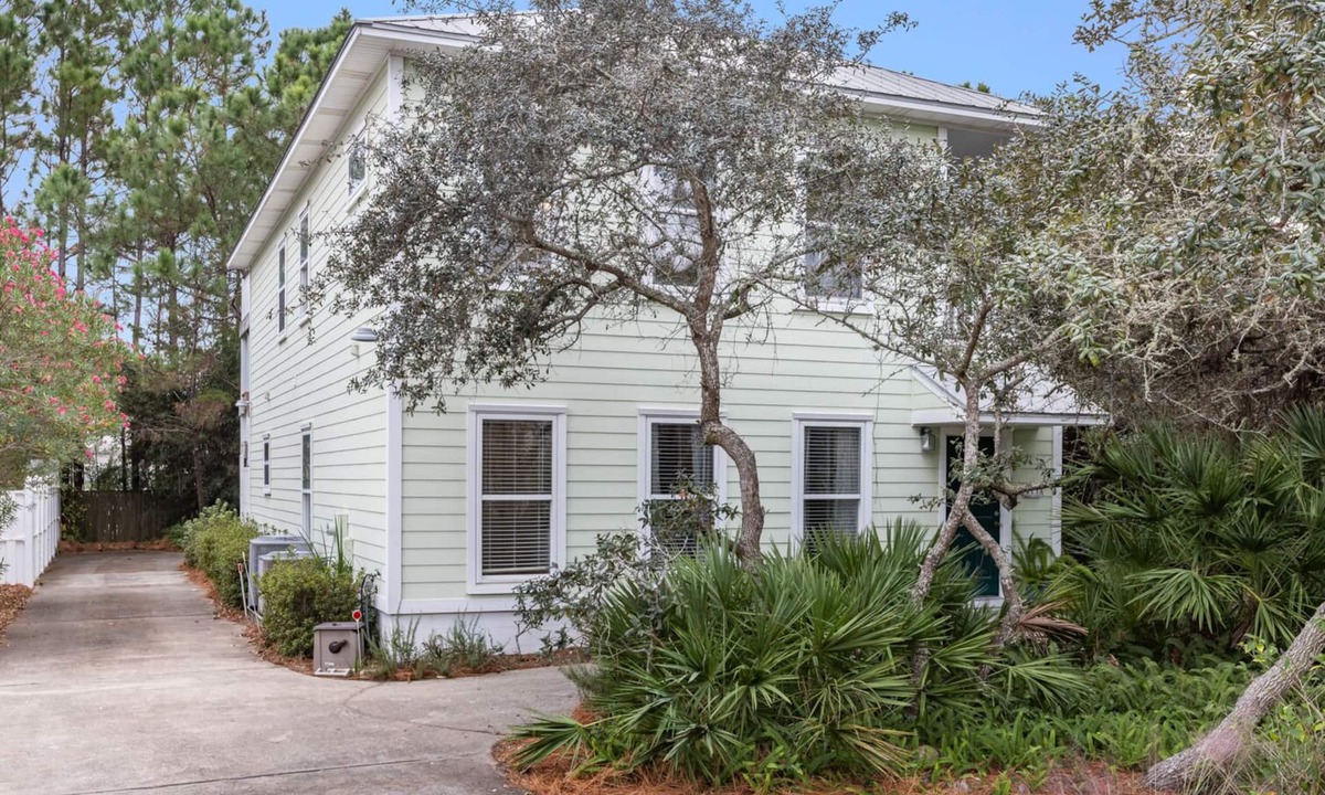 Village of Sugar Beach House | Newly Renovated! Bring Your Big Dogs! Beach Chairs!