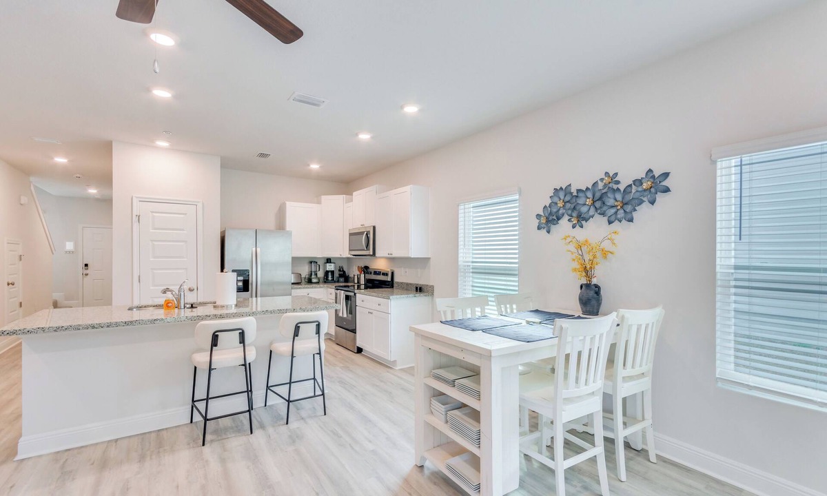 Ferry Pass Apartment | Nurse-ready Rental 2 Mi to UWF Campus & Hospital!