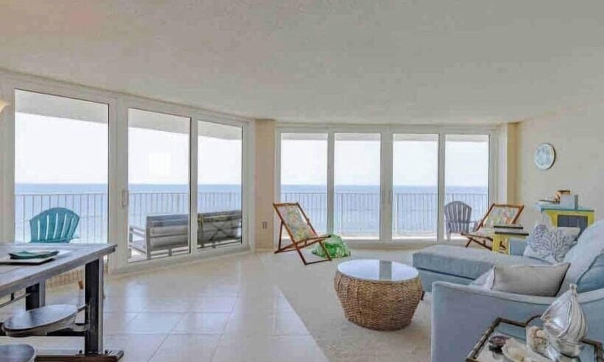Gulf Lagoon Beach Apartment | Oceanfront Paradise: Your Dream Beachfront Escape