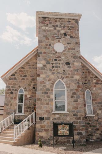 Estevan Bed & Breakfast | Old Stone Inn