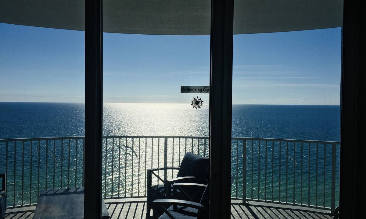 Long Beach Condo | OPEN 8/1-8/8 2 FREE Beach chairs Condo on the Beach