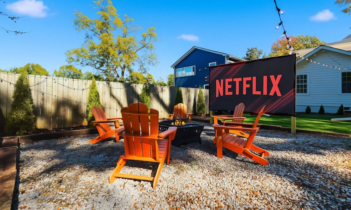 Peoplestown House | Peach State Escape – Luxe Stay with Outdoor Movies, Game Room Near Downtown