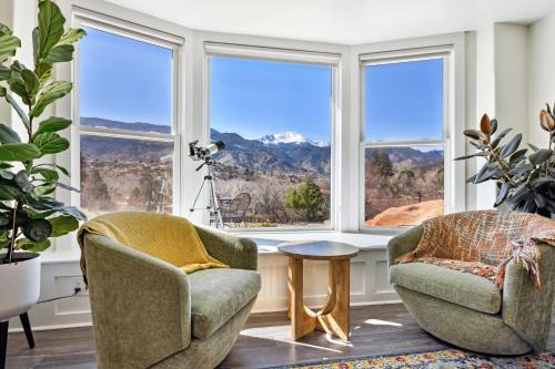 West Colorado Springs House | Peak View Guesthouse - Walk to Garden of the Gods - Hot Tub - Epic Views!