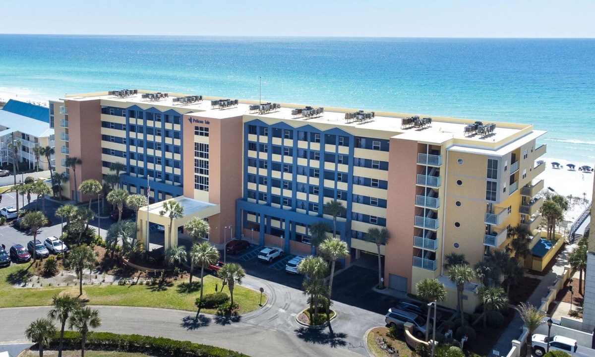 Fort Walton Beach Condo | Pelican Isle #207: Gulf-front. Stunning Decor. Pool, Beach Svc, King BR+bunkies