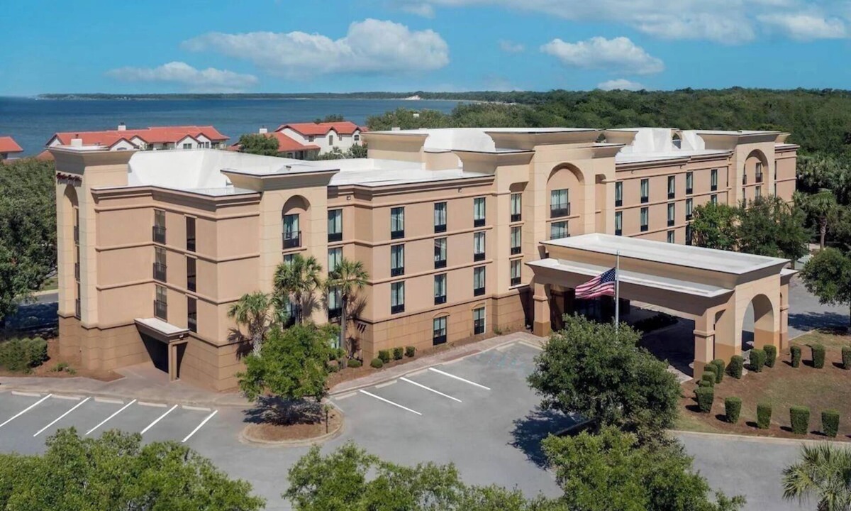 Pensacola Hotel | Pensacola Bay 2 Queen Studio w/Breakfast, Gym & Pool