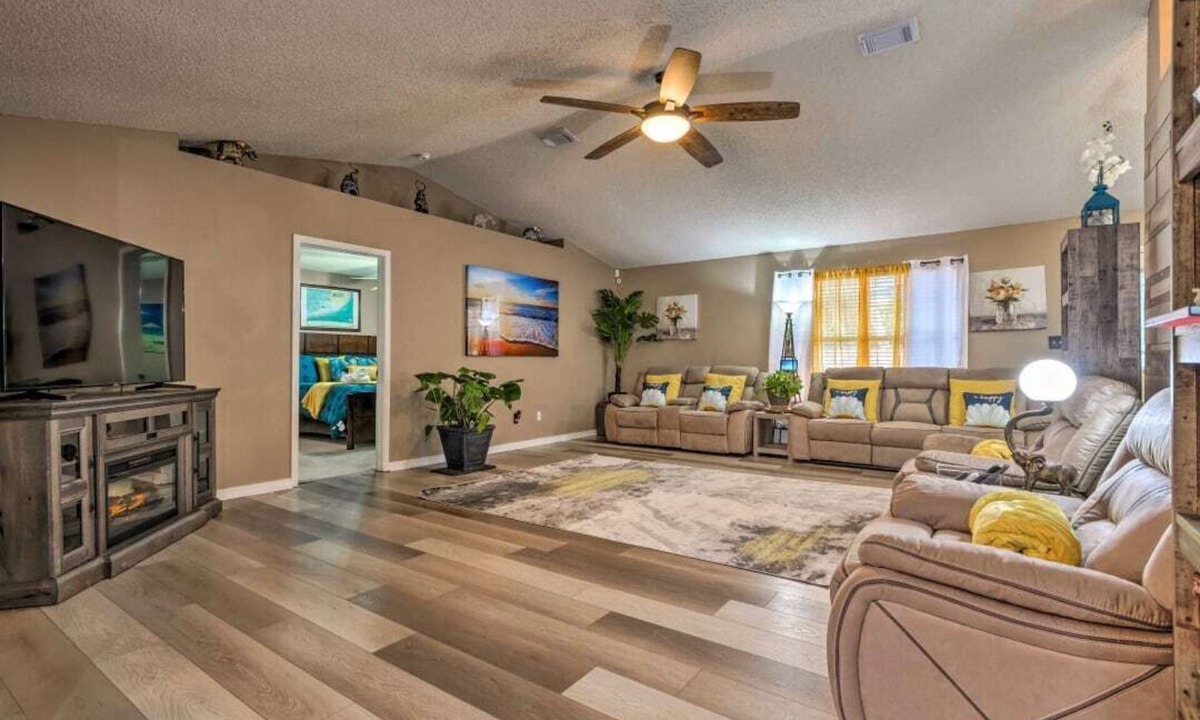 Pensacola House | Pensacola Workcation w/Fast WiFi - Near Beaches