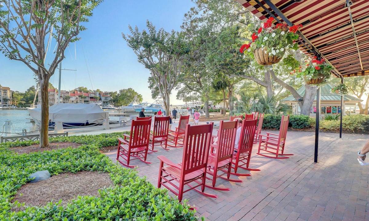 Harbour Town Villa | Pet friendly centrally located villa in Sea Pines!