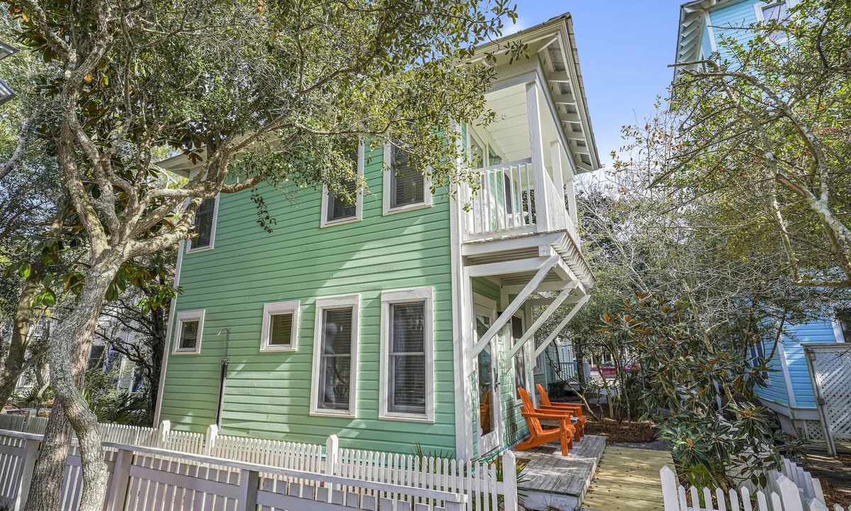 Seaside House | Pet Friendly In Seaside - 3 Houses to Beach, Guest Home + 2 Adult Bikes!
