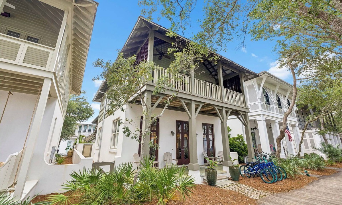 Rosemary Beach House | Pet-Friendly Serene Cottage | 15-sec to Coquina Pool | 2-min to Beach | 4 Bikes