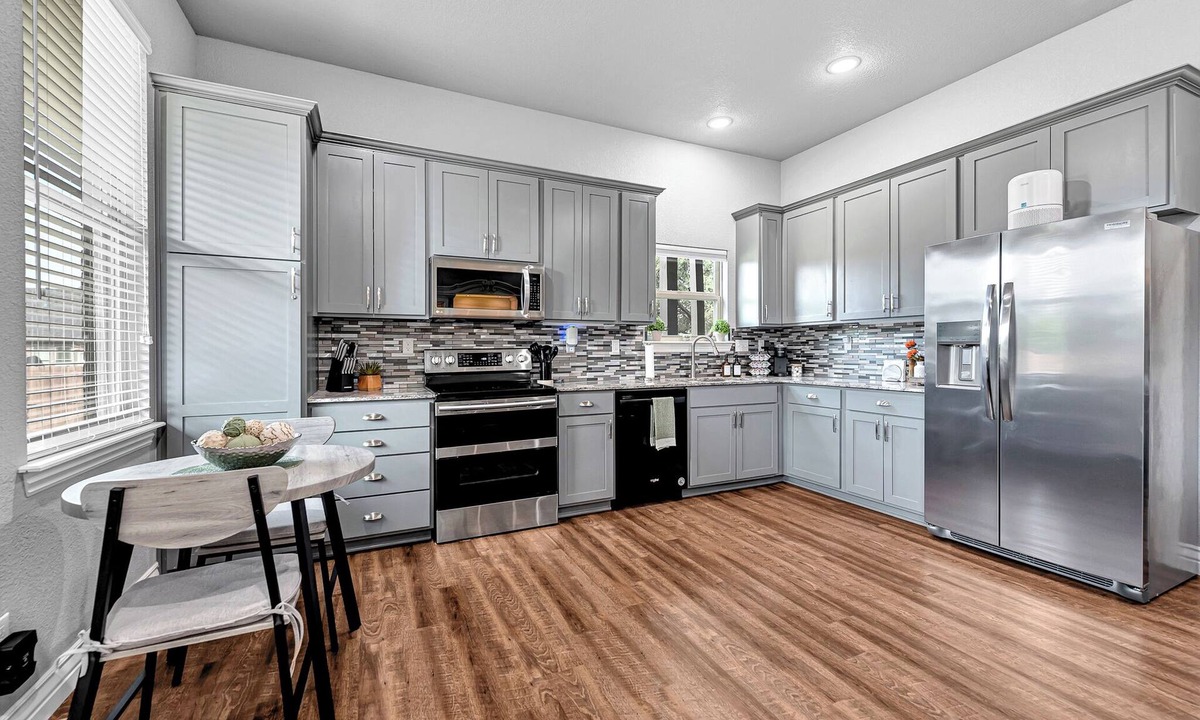 Springdale Cabin | Petite Natural State Retreat 1 Bedroom & 1 Bathroom Luxury Guest House