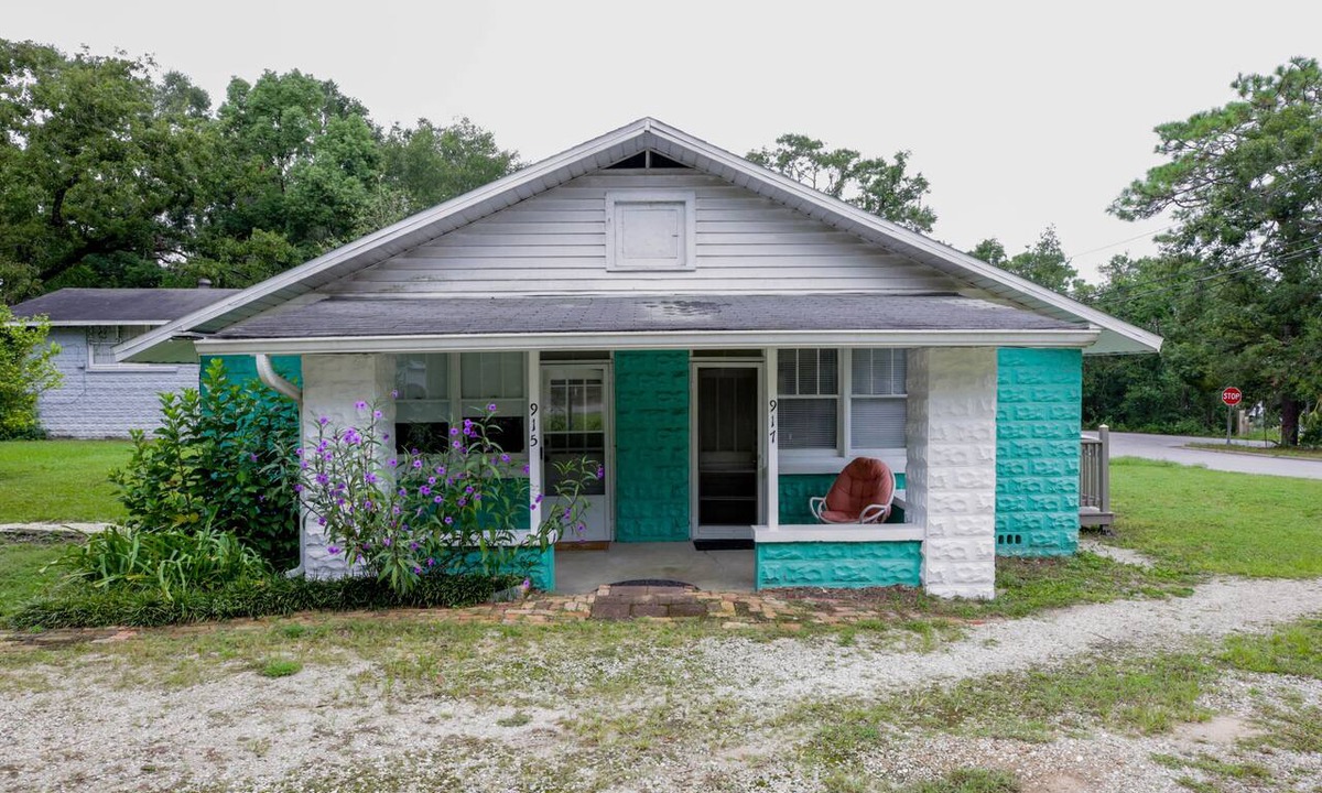East Pensacola Heights House | Pineapple Paradise: EPH, Close to Downtown, Beach!