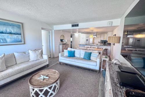 Sunnyside Apartment | Pinnacle Port C2-702 - Seas The Day