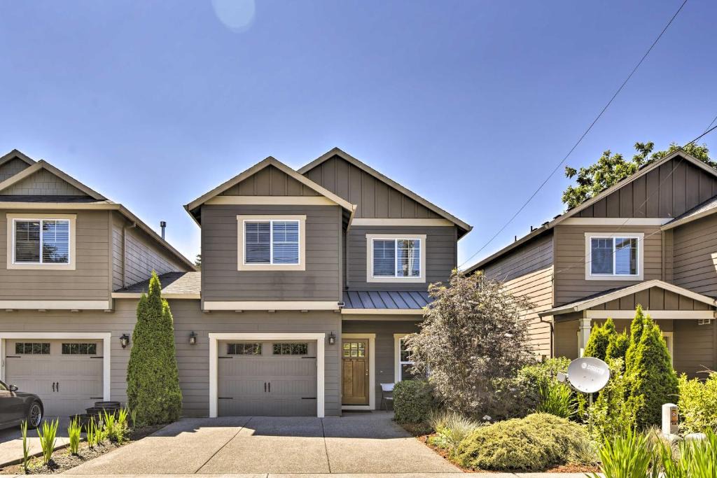 Oak Grove House | Portland Home w/Private Hot Tub: 9 Mi to Downtown