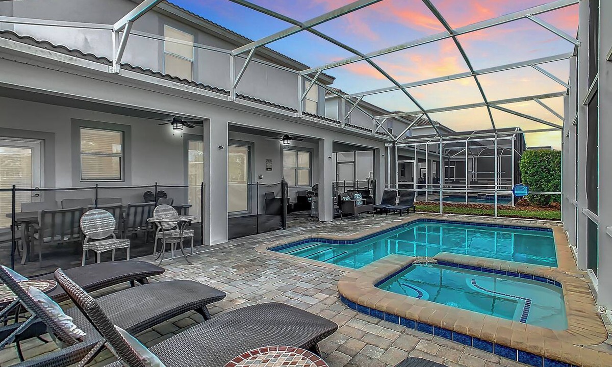 Davenport House | Prime location behind Water Park, BBQ & First Responder and Military Discounts!