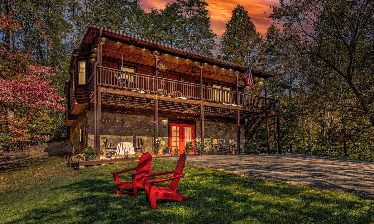 Cosby Cabin | Private and Spacious Cabin with Hot Tub, Pool Table and Arcade