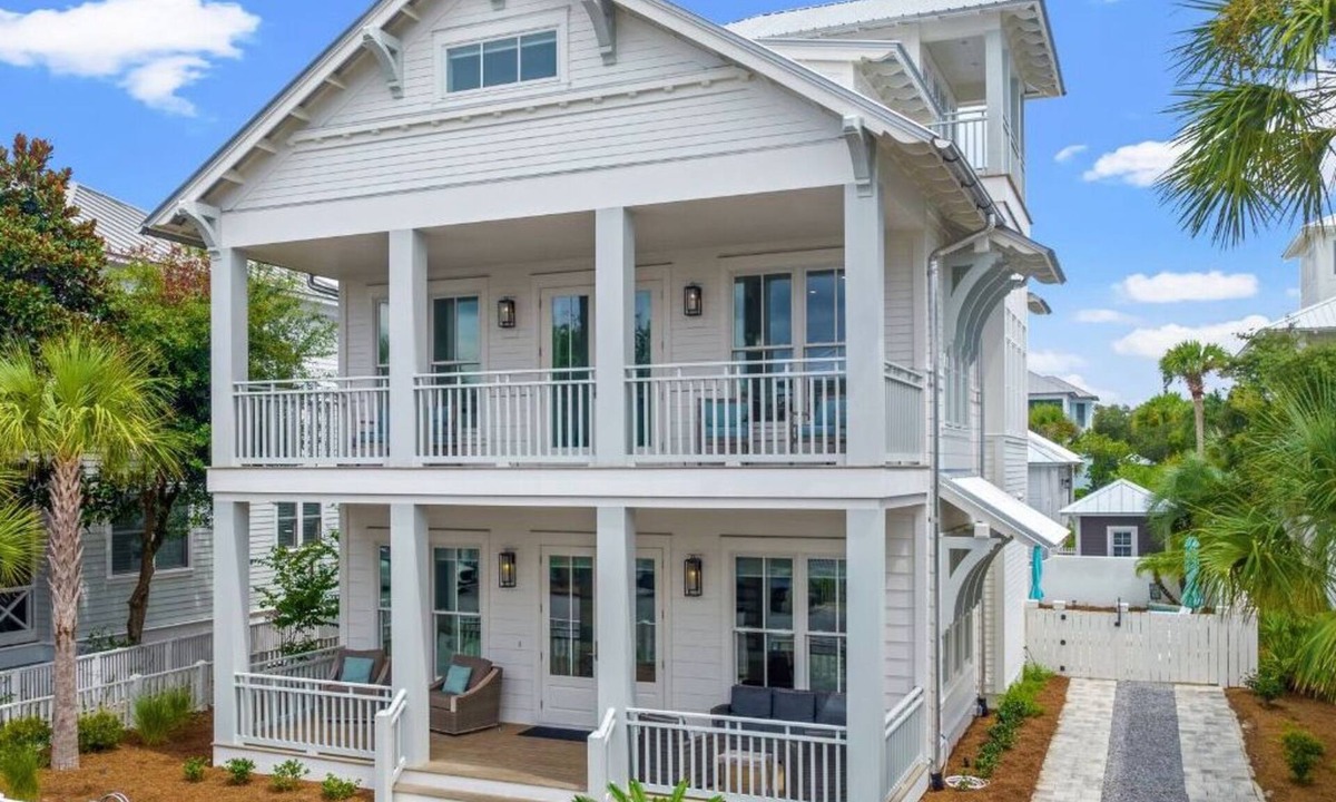 Sunnyside House | Private Pool - 2 houses from beach - High End 6 bedroom, Kids Play Floor
