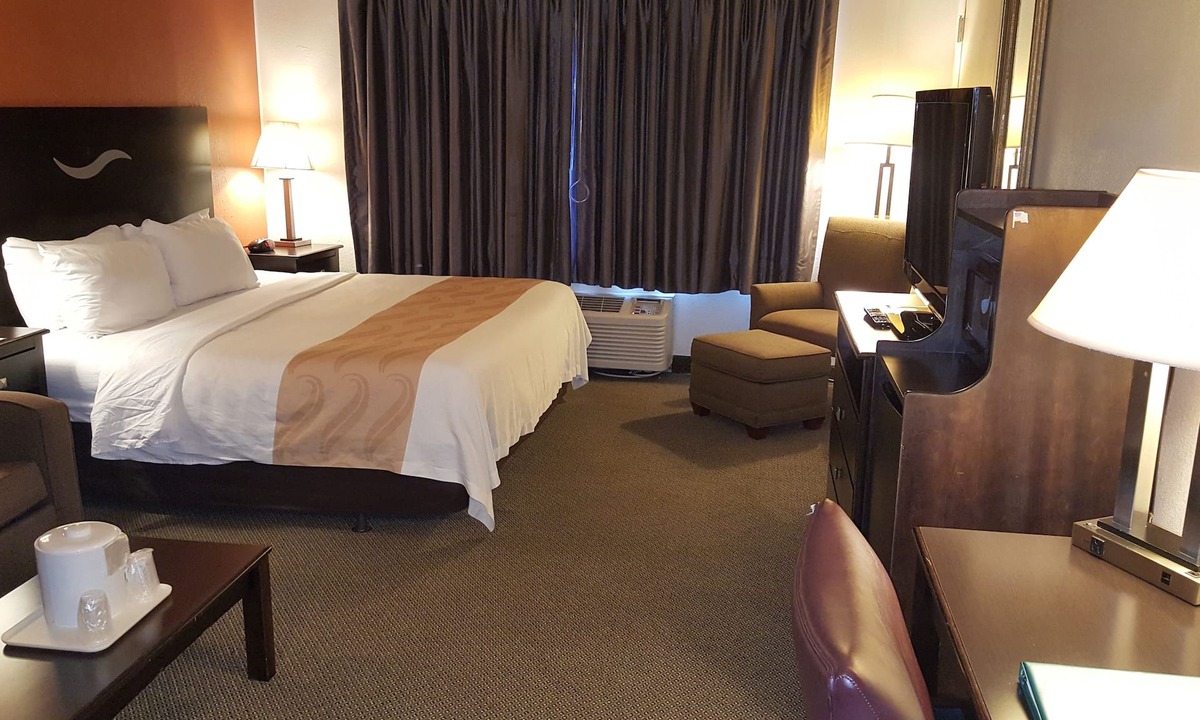 West Chester Hotel | Quality Inn & Suites Conference Center