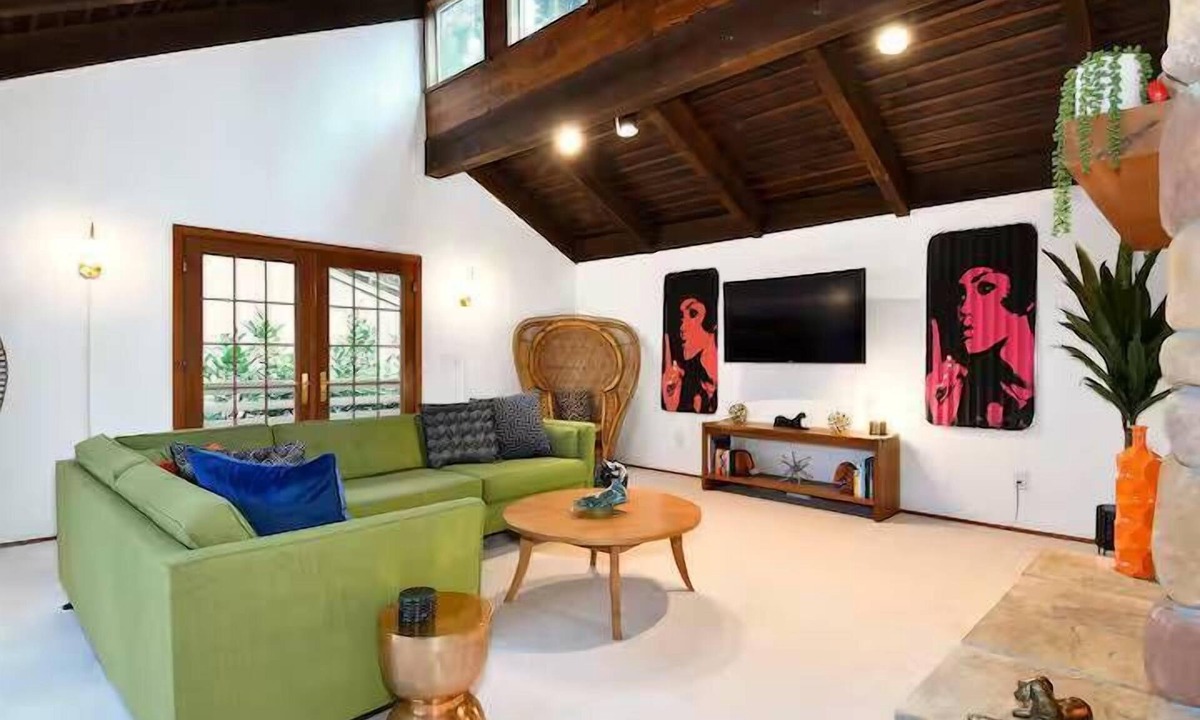 Oatfield House | Quiet and Hip Hillside Retreat: All King Beds!