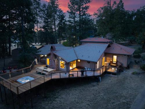 Coarsegold House | Ranch Near Yosemite & Bass Lake 2 King, 3 Suites