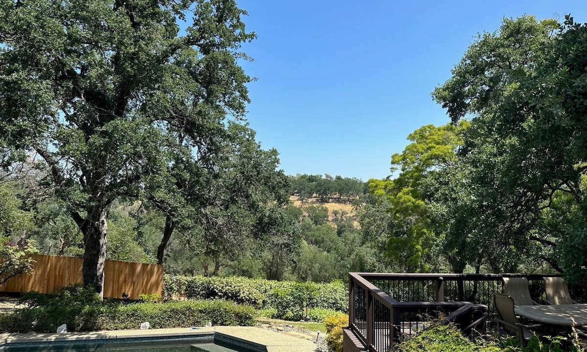 American River Canyon House | Rare Find! Yellow House Sanctuary on Hinkle Creek