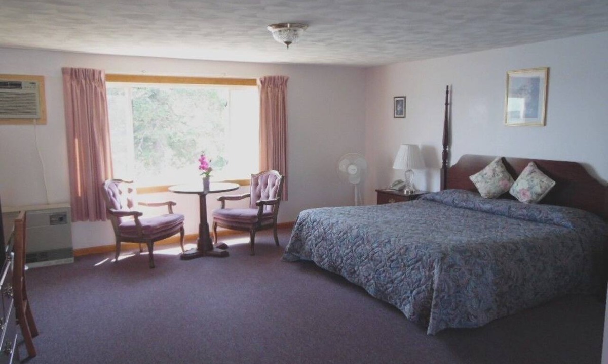 Robbinston Hotel | Redclyffe Shore Motor Inn