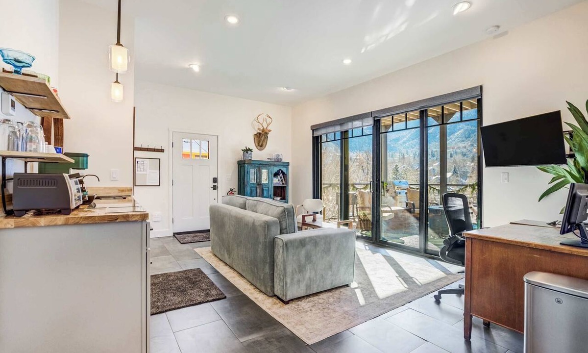 Manitou Springs Historic District Apartment | Redstone Terrace! Scenic Mountain View by Downtown