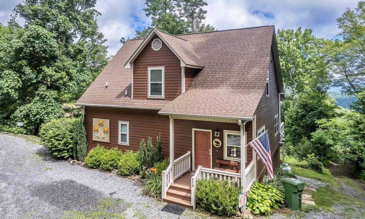 Whittier Cabin | Relax and Unwind-Hot Tub - Views - Firepit