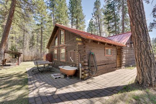 Klamath County House | Remote Escape: Klamath Falls Cabin By Lake & Hikes