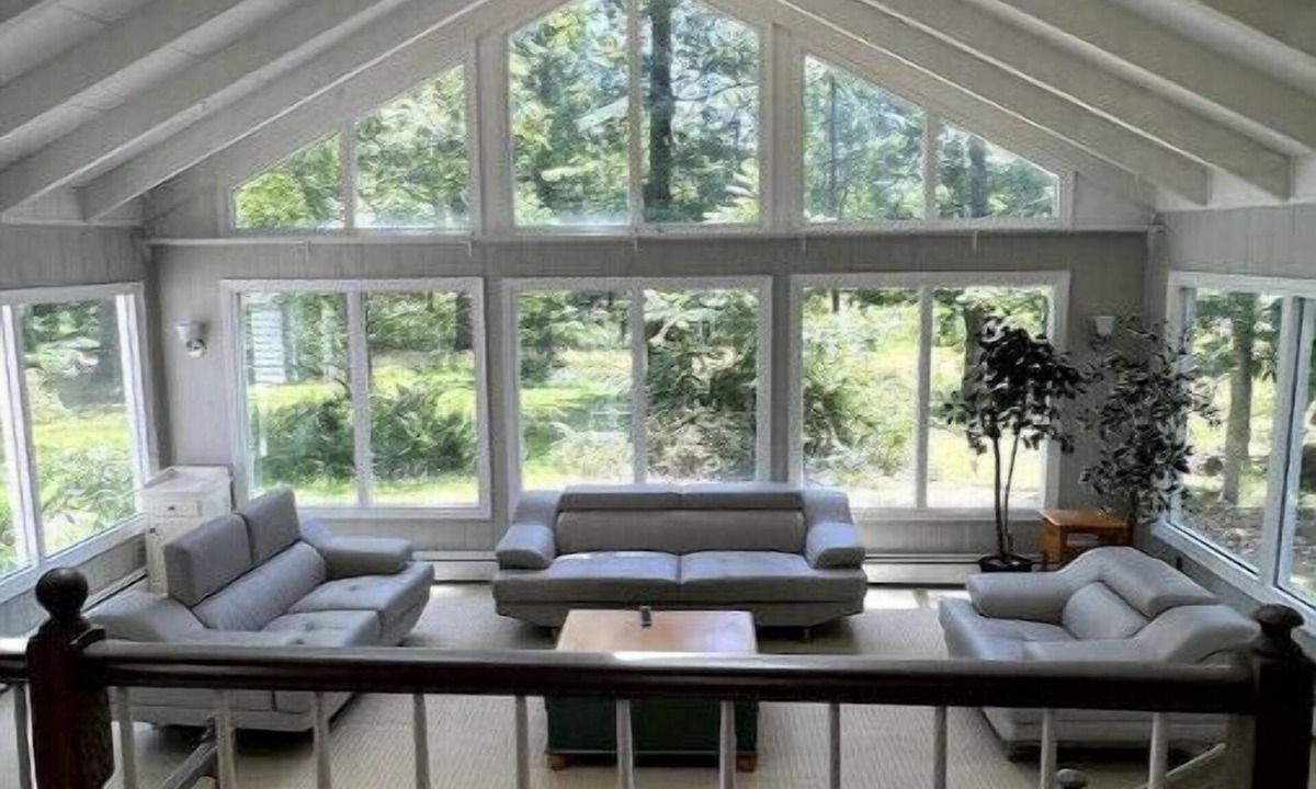 Hatfield House | Renovated 4/2 Country Home w/Vaulted Family Room